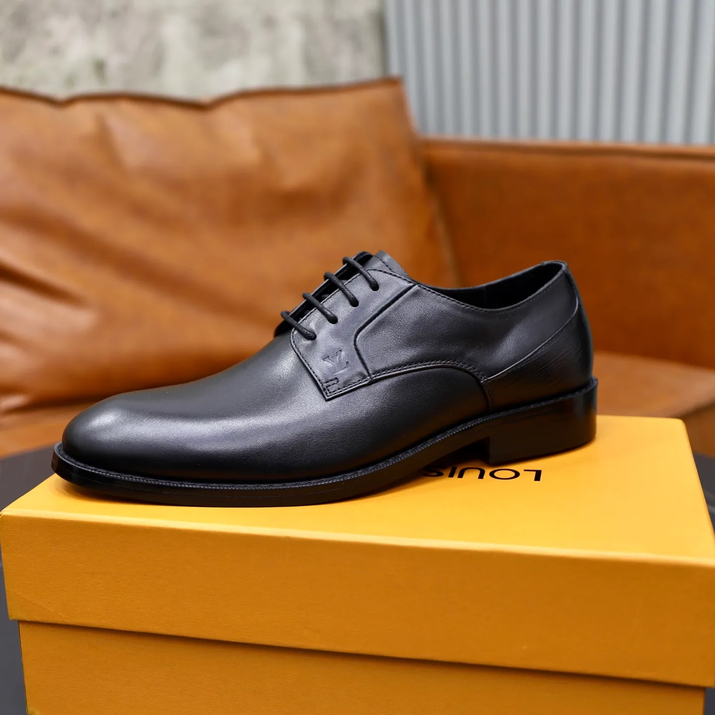 Men's shoes: 280🙅‍♂️🙅‍♂️🙅‍♂️Niuli Brand: LV Louis Vuitton Size: 39-44 (38, 45, 46 can be customized) Level: Counter classic Material: Original soft cowhide upper Comfortable cowhide lining Original lightweight outsole Style category: Formal business casual driving leather shoes Color: Color of the actual picture